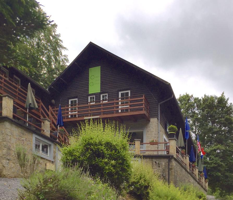 Chalet Des Grottes Hotel Hastiere-Lavaux Exterior photo